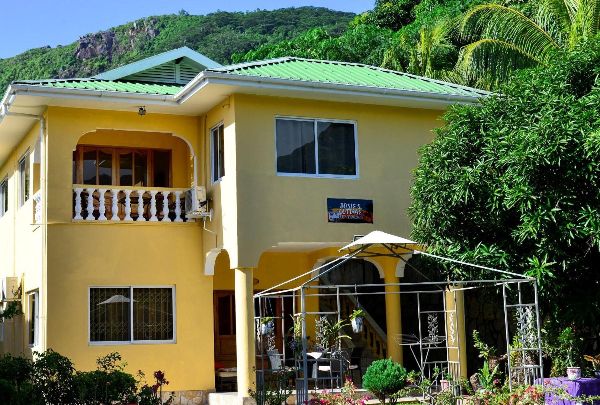 Three-Bedroom House at Josies Cottage